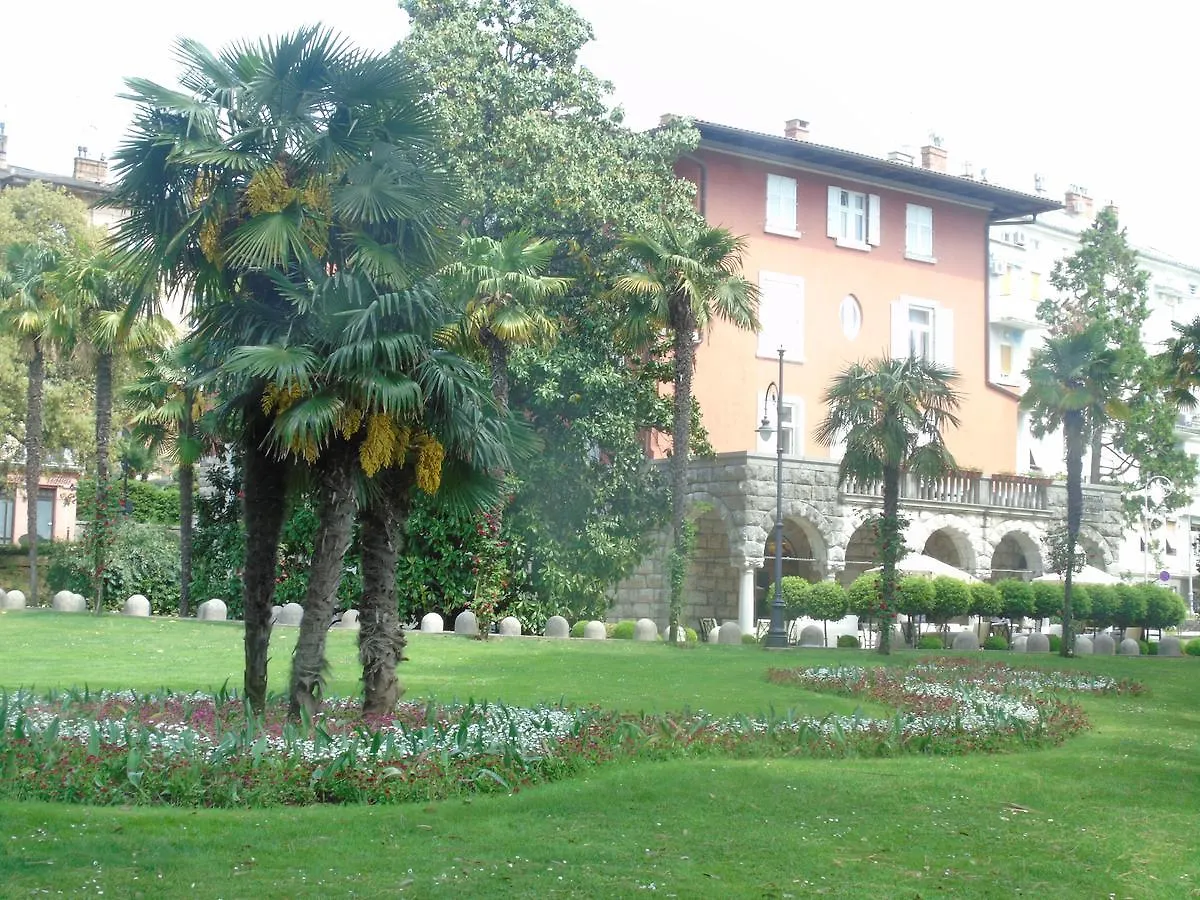 Apartment Mihael Opatija 0*,